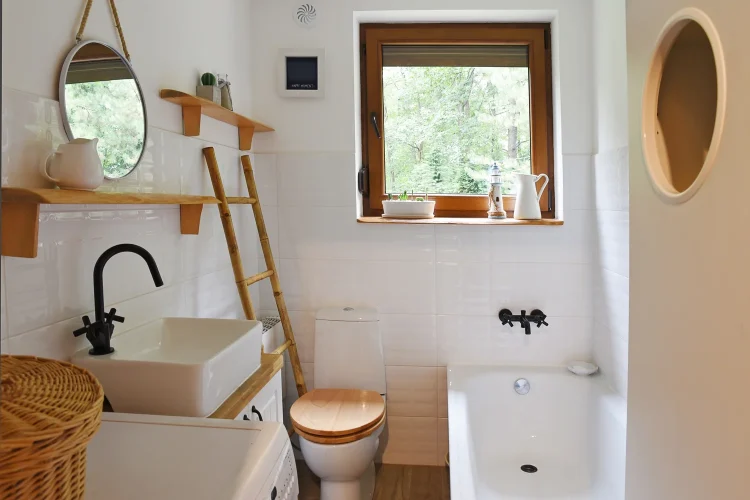 Innovative Ideas for Remodeling a Small Bathroom